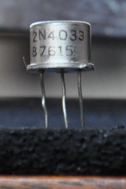 2N4033