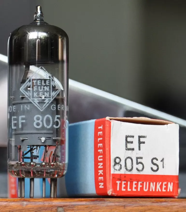 EF 805S