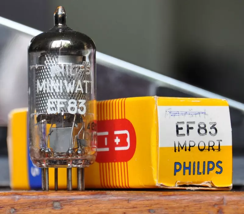 EF 83