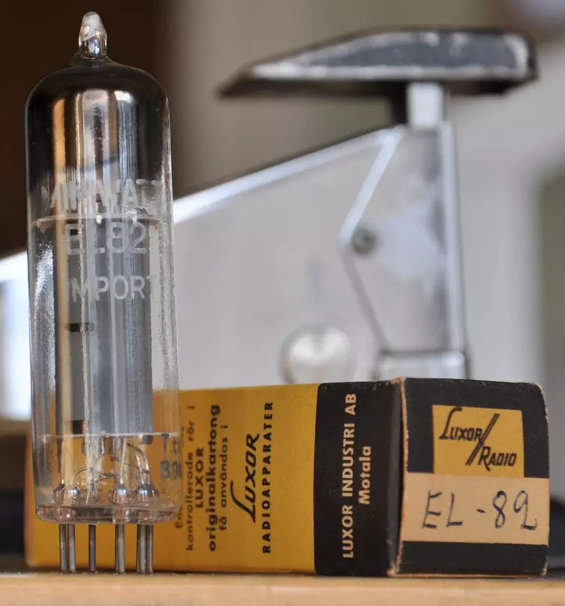 EL 82