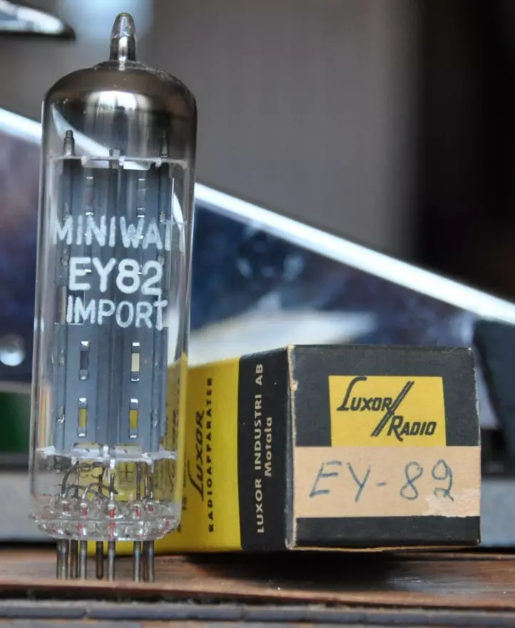 EY 82